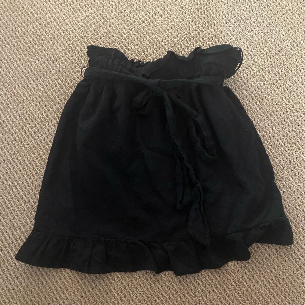 Black skirt with tie